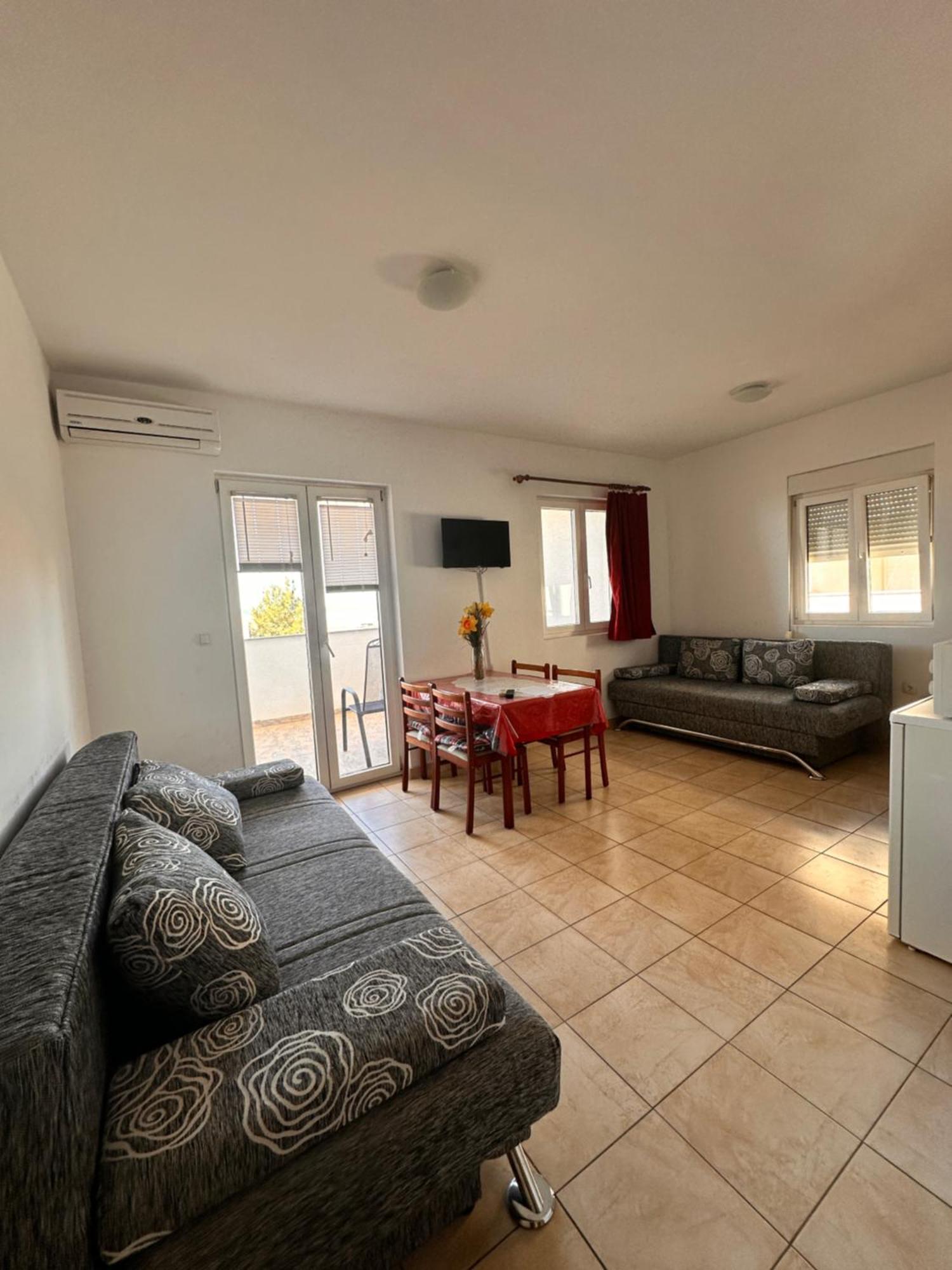 Perica Apartament *